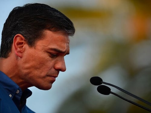 “Ceuta non si vende”. Pioggia di fischi e insulti per Sanchez alla festa nazionale