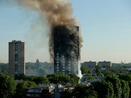 Le morti evitabili alla Grenfell Tower. "Una strage per incompetenza e avidità"