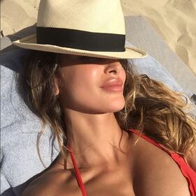 Cristina Buccino, microslip in spiaggia 11