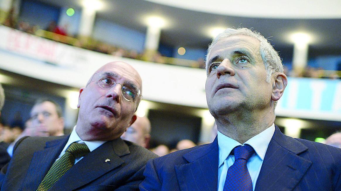 Formigoni stretto tra Albertini e Pdl Castelli: con il Cav uniti per forza