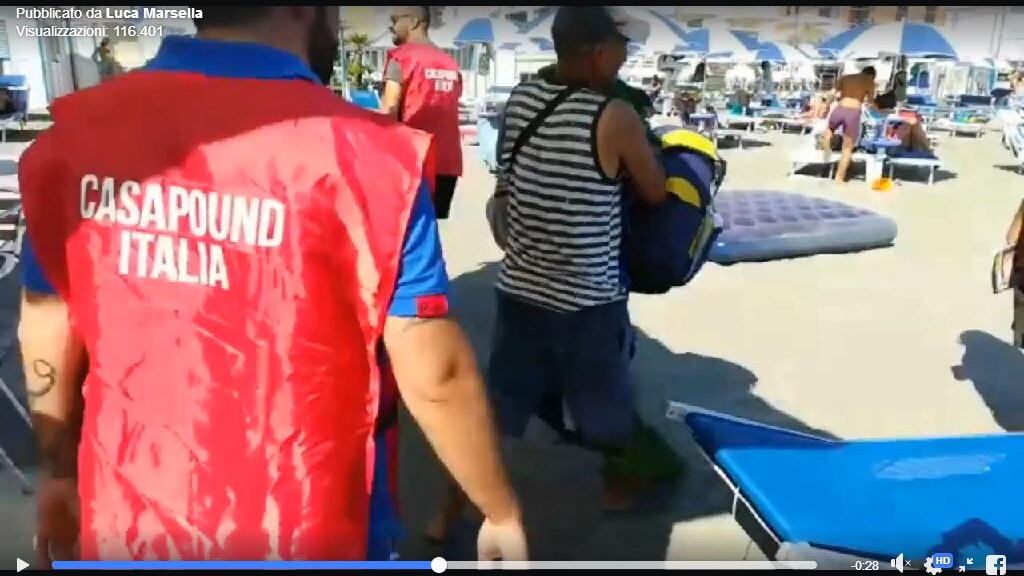 Ostia, incursioni contro ambulanti abusivi, polemiche su CasaPound