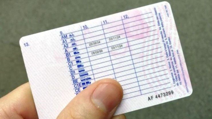 Guida da 30 anni ma non ha mai preso la patente