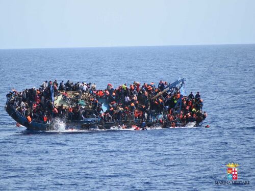 Naufragio a largo della Libia: a bordo 500 persone