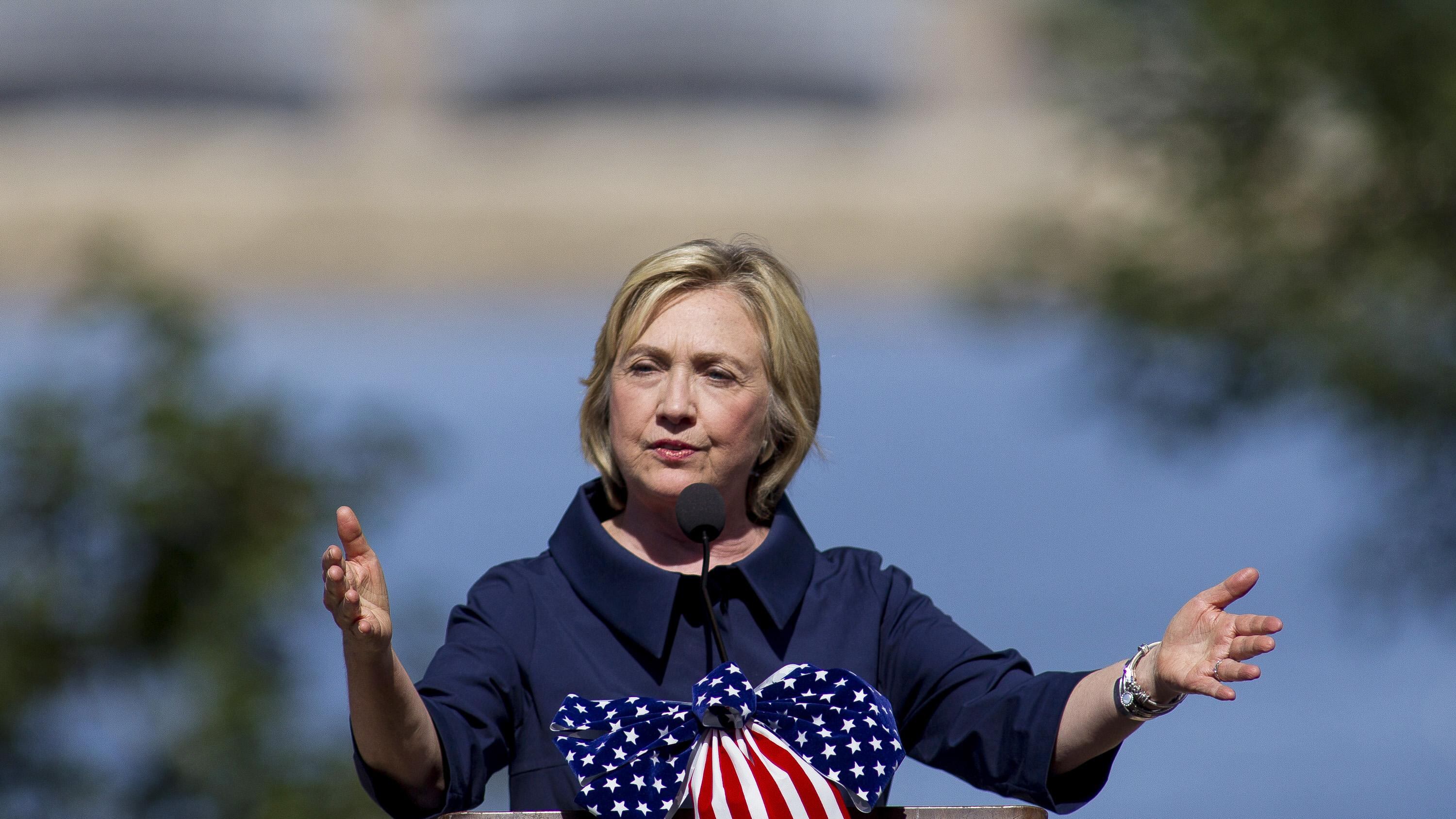 Hillary Clinton si scusa per lo scandalo email