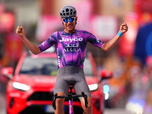 Giro d’Italia, impresa di Ulissi, italiano in maglia rosa dopo 4 anni. Vince Plapp