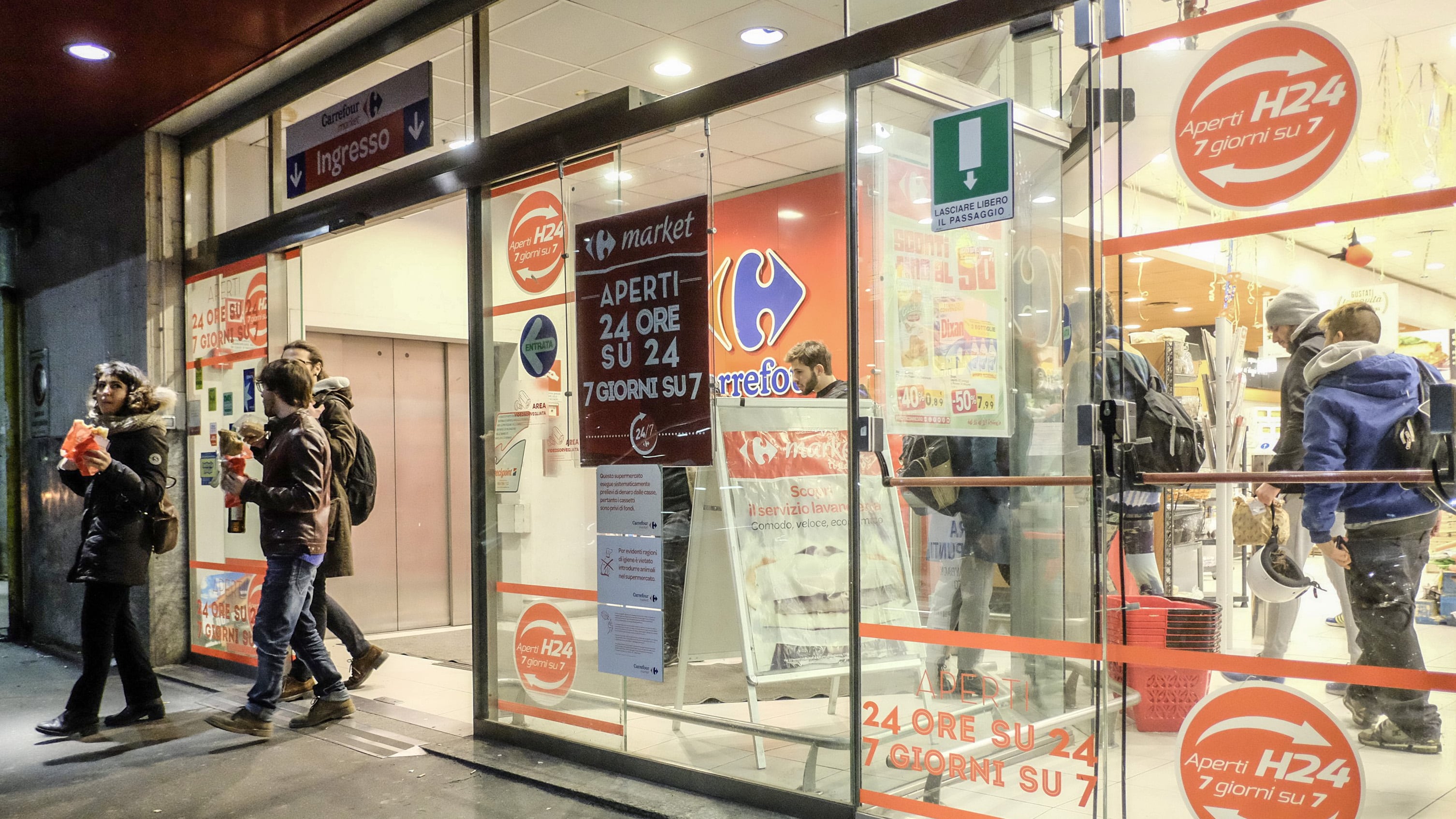 Supermercati, palestre, asili, biblioteche: quel mondo h24 che stenta ad affermarsi