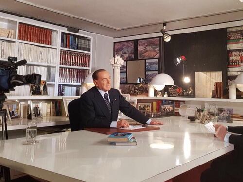 Berlusconi: "Niente tasse per chi assume i giovani"