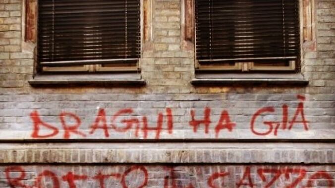 "Draghi ha già rotto il c...". Bufera sulla foto di Montanari