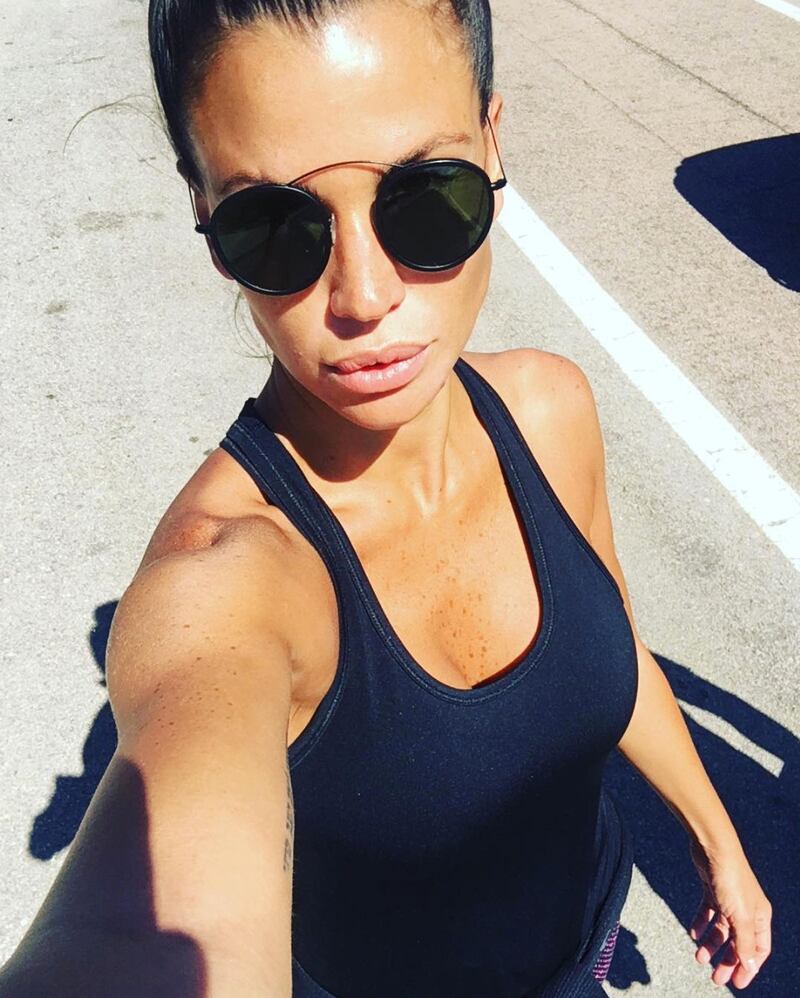 Claudia Galanti, seno in vista a Milano 11