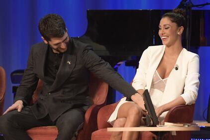 Belen Rodriguez sexy al Maurizio Costanzo Show 9