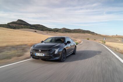 Nuova Peugeot 508 2023: guarda le foto  2
