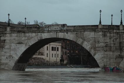 Paura per la piena del Tevere a Roma 4
