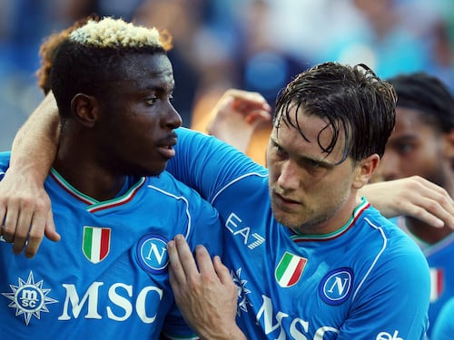 Tris del Napoli a Frosinone: doppietta all'esordio per Osimhen