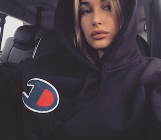 Hailey Baldwin, le immagini sexy 10