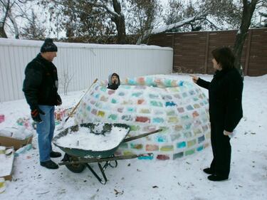 Un igloo fai da te: la creazione di Daniel Gray 11