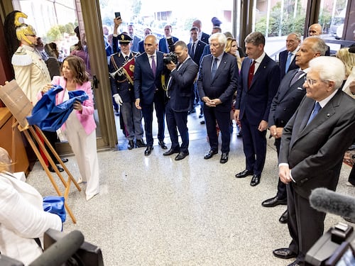 Mattarella fa 83 anni. "Servo il Paese"