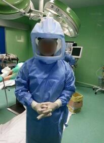 I selfie che indignano: i medici si fotografano in sala operatoria coi pazienti 3