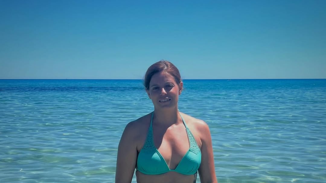 "Che figata il mare in Sardegna, ma i referendum...". L'incredibile post della Salis