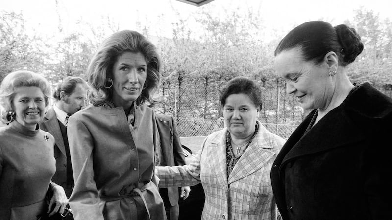 Addio a Nancy Kissinger: a 92 anni muore la moglie dell’ex segretario di stato