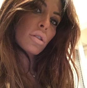 Guendalina Tavassi: décolleté esplosivo e lato B scultoreo anche in gravidanza 2