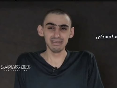La Jihad islamica diffonde un nuovo video di un ostaggio israeliano. La disperazione della madre: "Hanno distrutto mio figlio"
