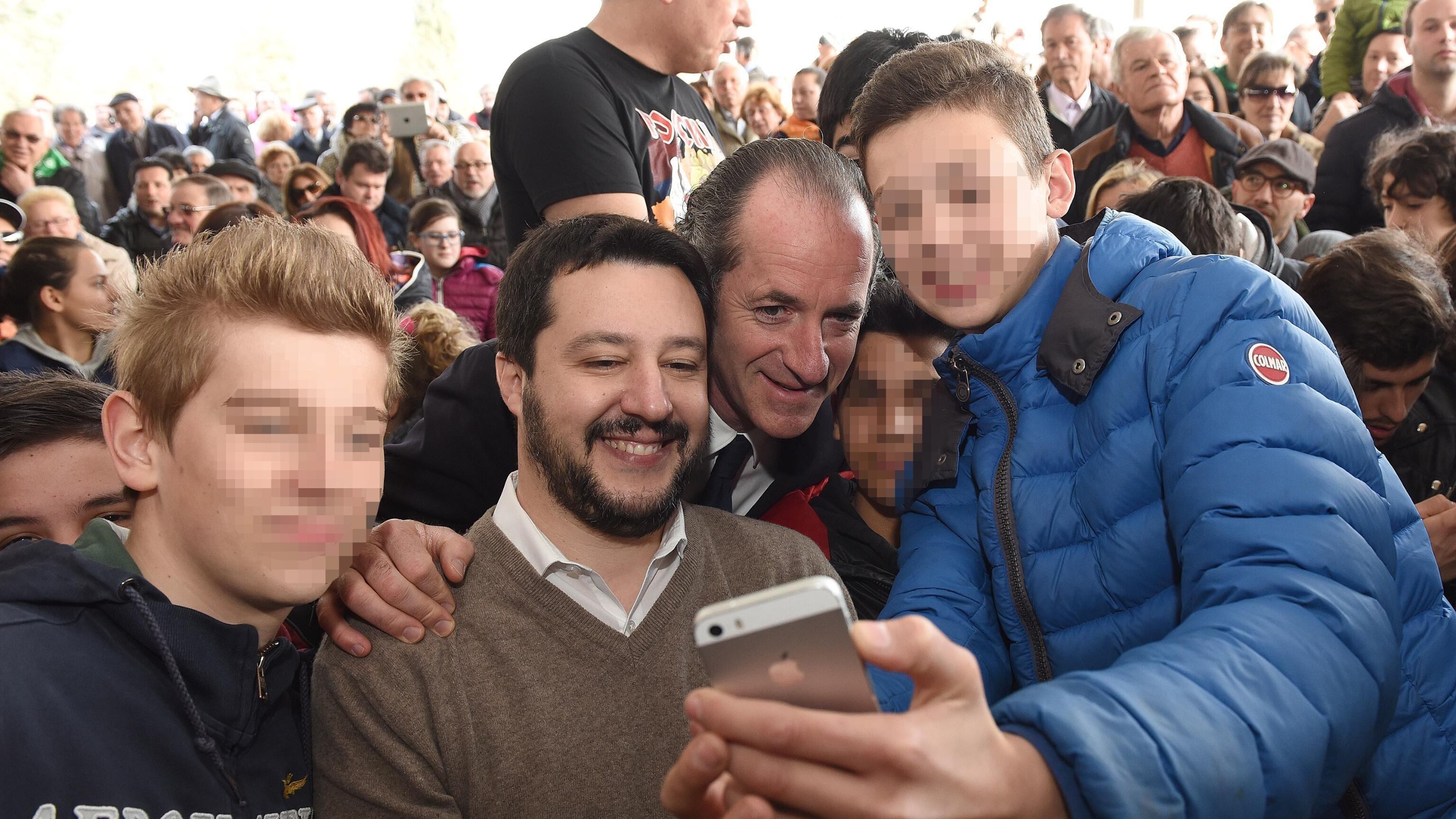 Salvini: "Se gli omosessuali adottano il bimbo parte con l'handicap"