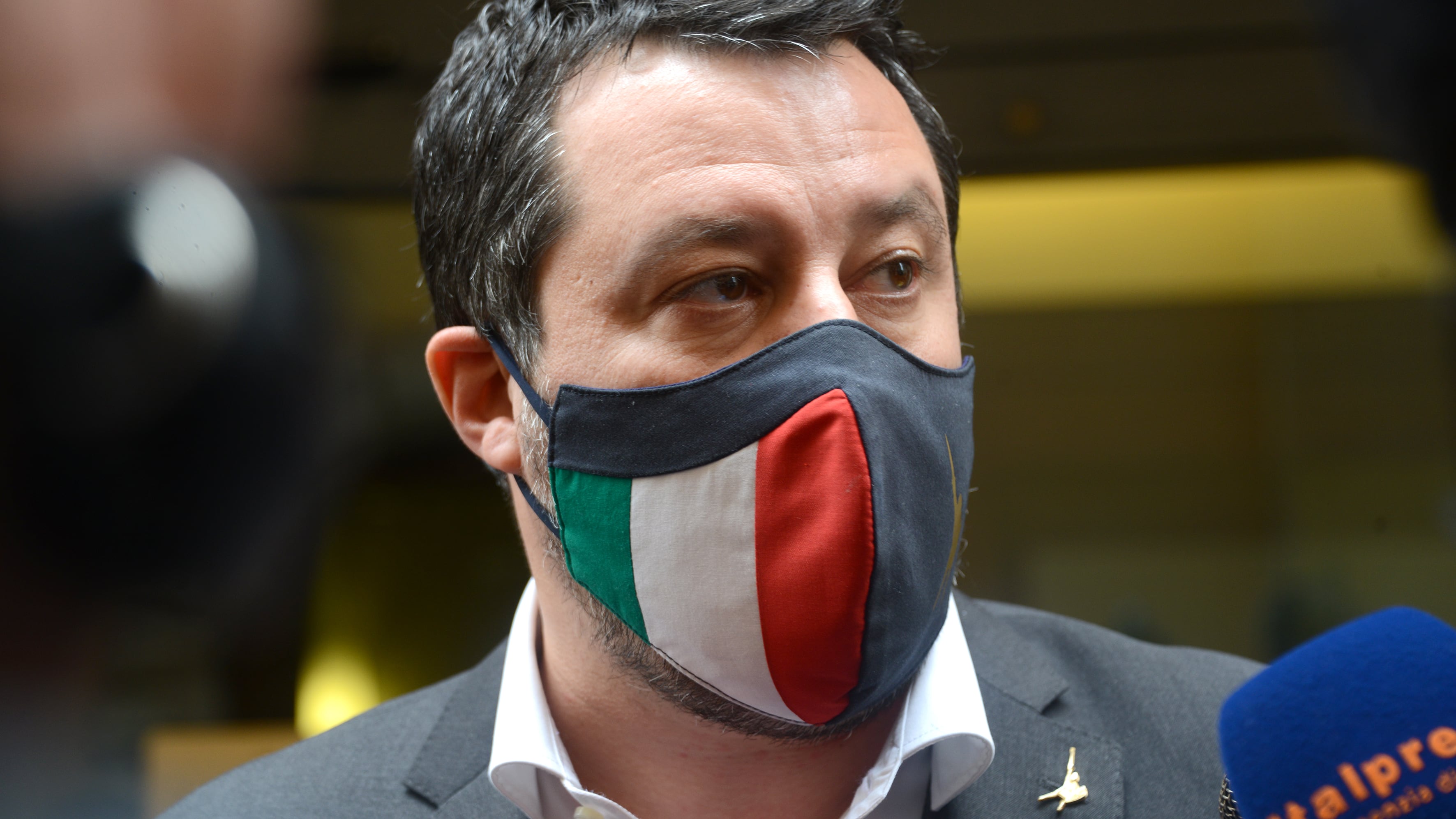 Salvini insegue i voti della Meloni. L'irritazione dem: "Decida cosa fare"