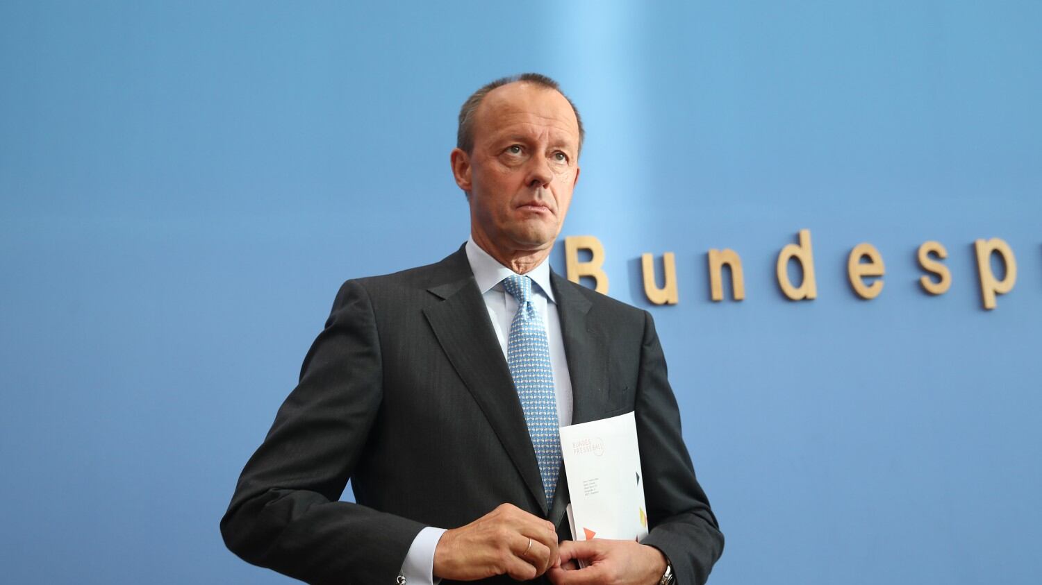 Il partito della Merkel contro gli immigrati: "Rivedere il diritto di asilo"