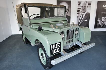 Land Rover Defender LXV 65 anni e non sentirli 8