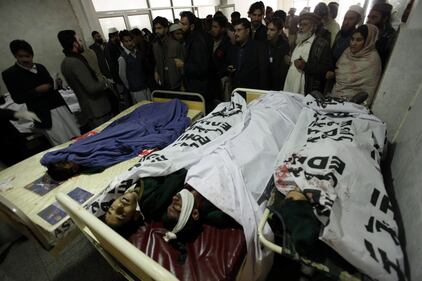 Strage dei talebani in Pakistan: oltre 100 bambini uccisi 15