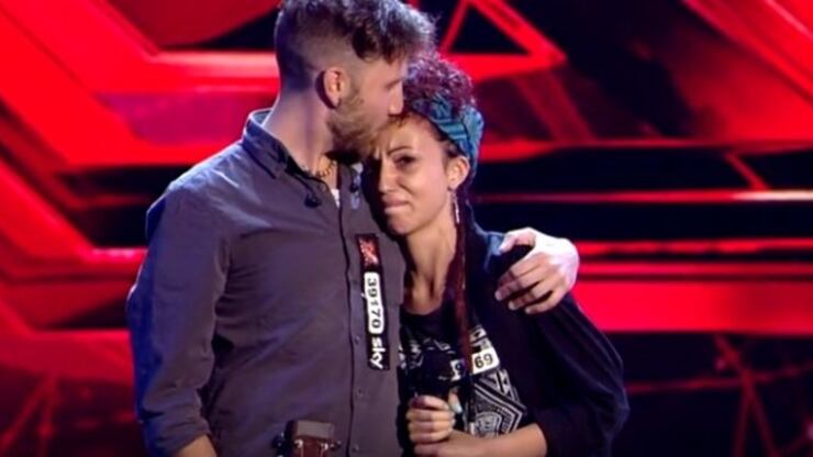 Clamoroso a X Factor: gruppo Daiana Lou si autoelimina. Ed è subito polemica