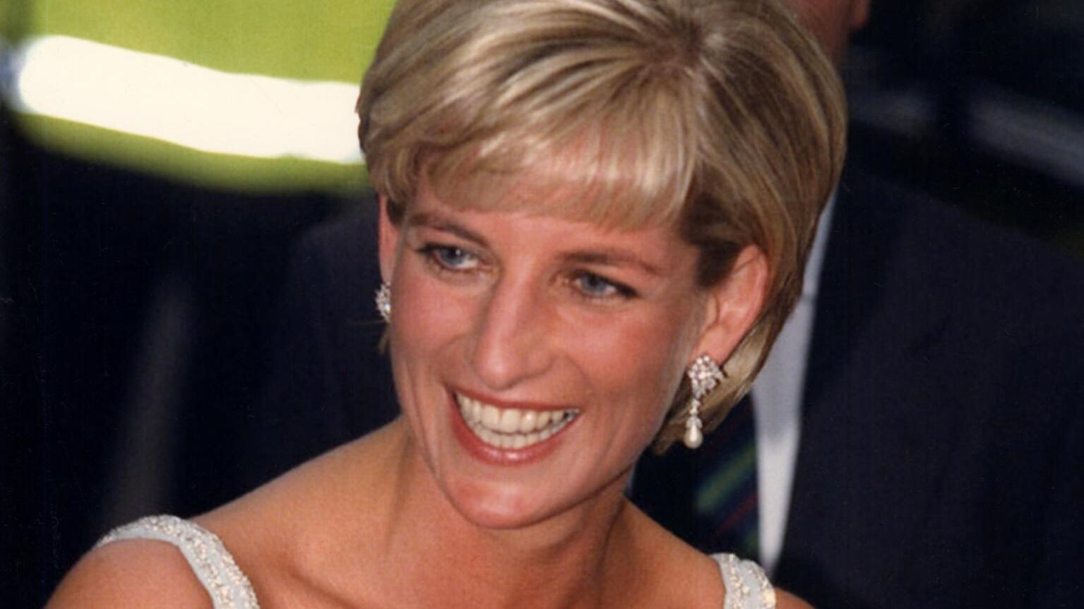 La parentela con Carlo, il ballo con Travolta, la tomba: 10 cose che forse non sai su Lady Diana