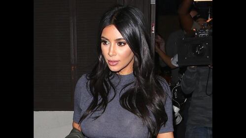 Anche Kim Kardashian senza slip in passerella 24
