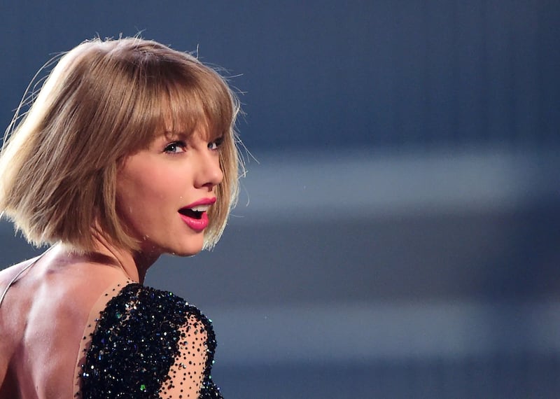 Beyoncé e Taylor Swift sexy dive in foto 5