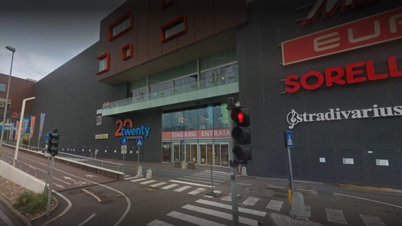 Bolzano, tunisino ruba un alcolico e aggredisce vigilante