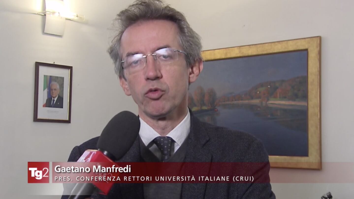 Manfredi "tifa" per i centri sociali: "Utile forma di aggregazione"