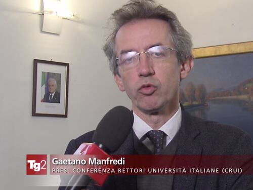 Manfredi "tifa" per i centri sociali: "Utile forma di aggregazione"