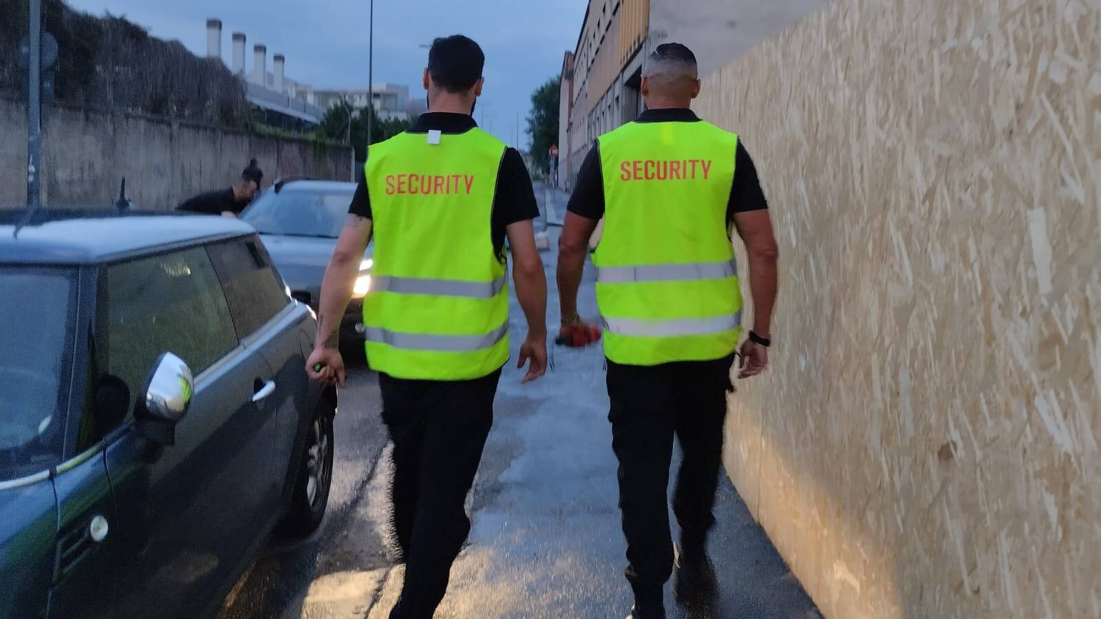 "È pericoloso": la scorta dal Politecnico di Milano alla residenza, tra aggressioni e campi rom