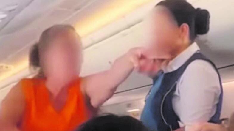 "Daspo aereo" per i passeggeri violenti: non potranno volare fino a quattro anni