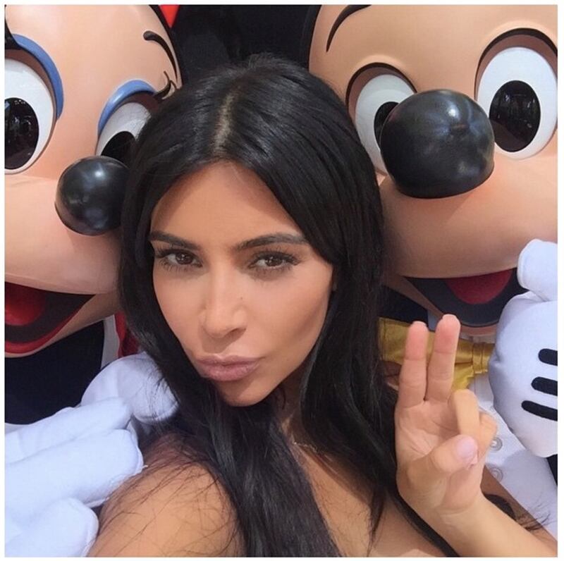 Kim Kardashian svela su Instagram il sesso del futuro nascituro 27