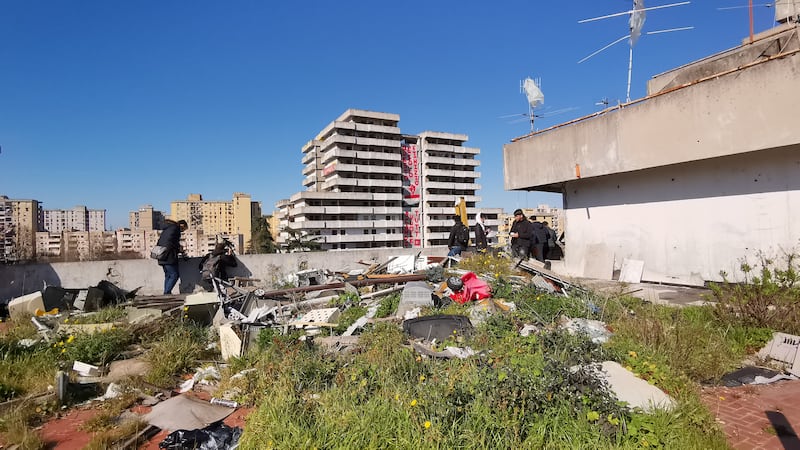 Scampia, al via l'abbattimento della vela verde 4