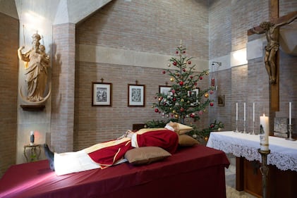 Camera ardente al Mater Ecclesiae 2