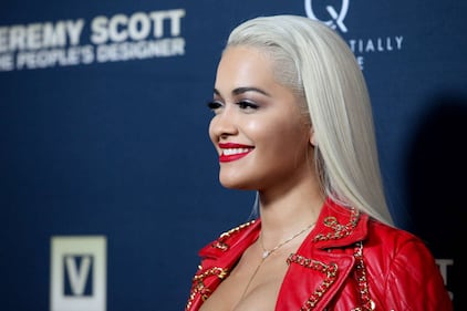 Katy Perry e Rita Ora: scollature bollenti sul red carpet 23