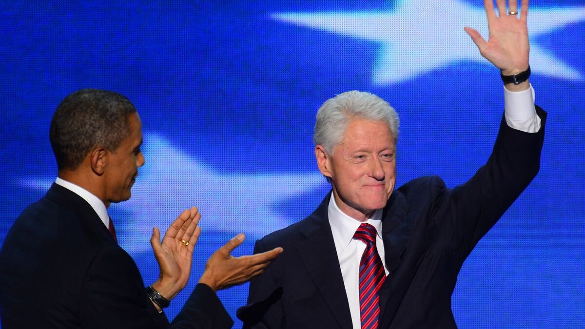 Clinton spinge Obama smontando le tesi di Romney