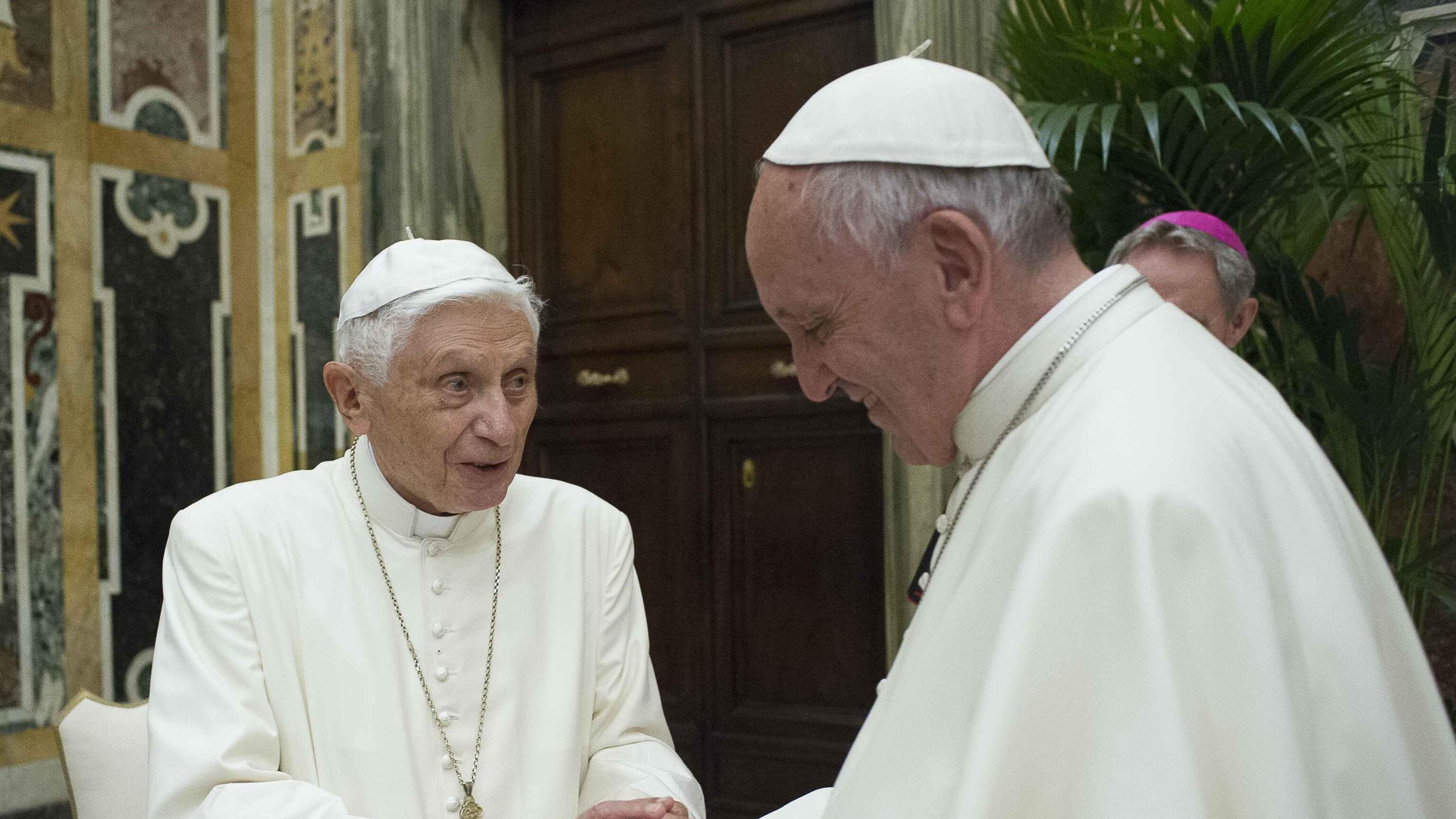 Via il titolo di Papa e addio al Vaticano: il codice di Francesco per i futuri "emeriti"