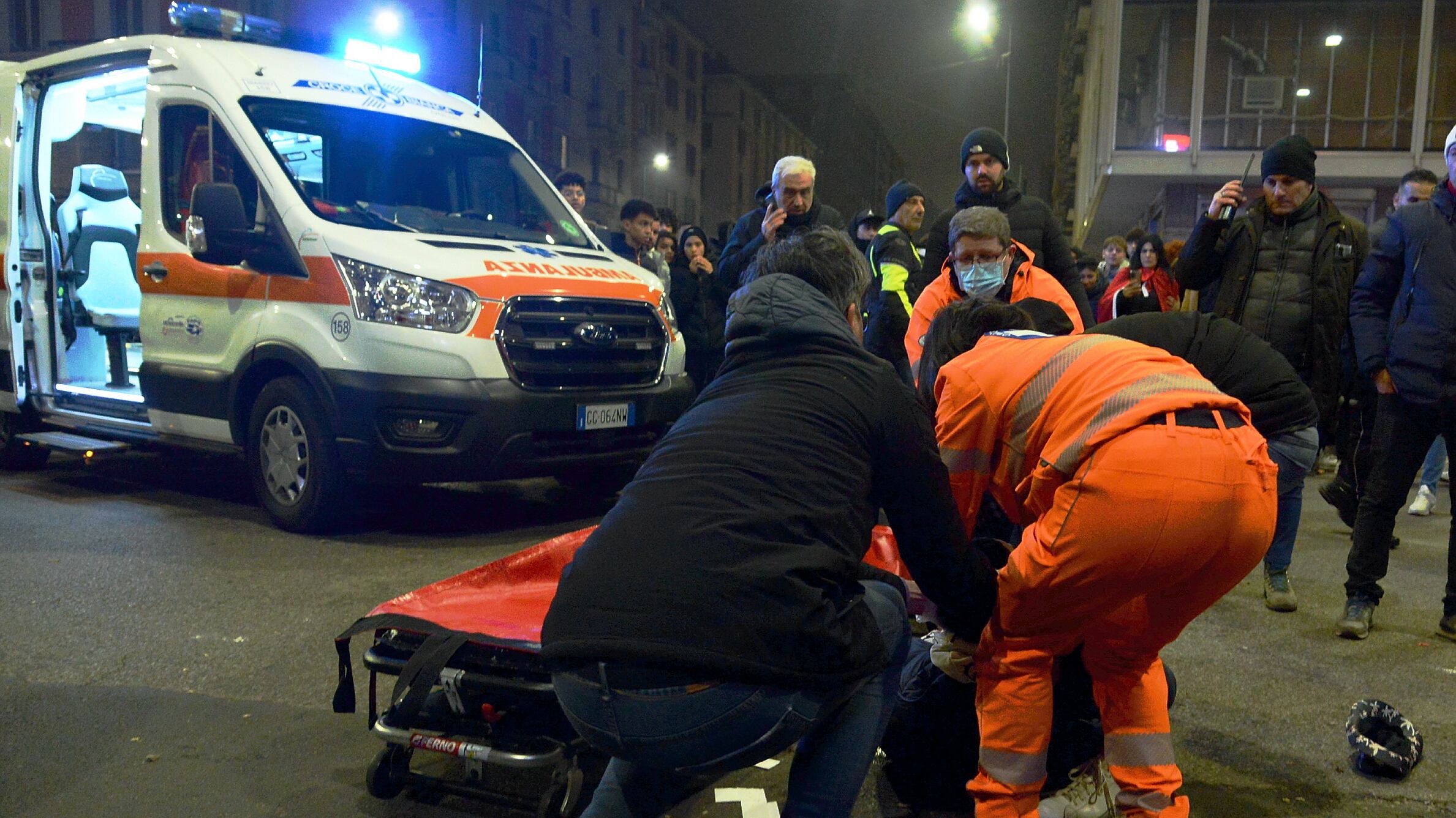 Sangue sulla festa per il Marocco a Milano: un accoltellato alla gola, è grave