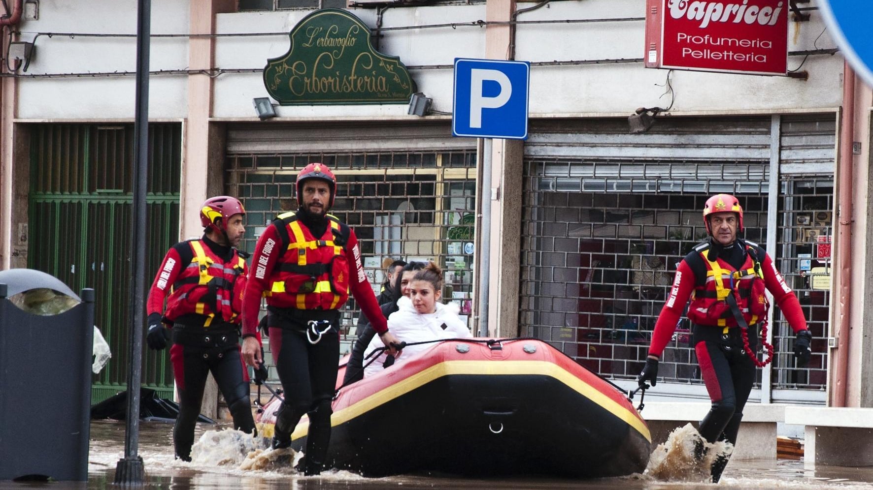 La tempesta devasta la Sardegna: 16 morti, devastazioni e dispersi