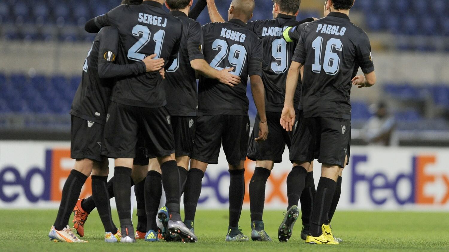 Lazio, vittoria e primato. Fiorentina, che spreco