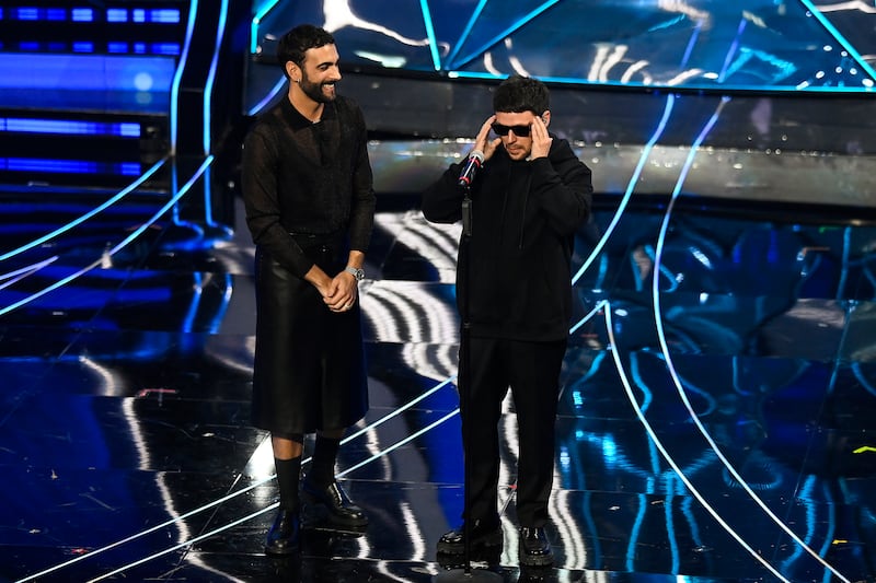 Sanremo 2024: ecco il look della prima serata del Festival da Gazzelle 1