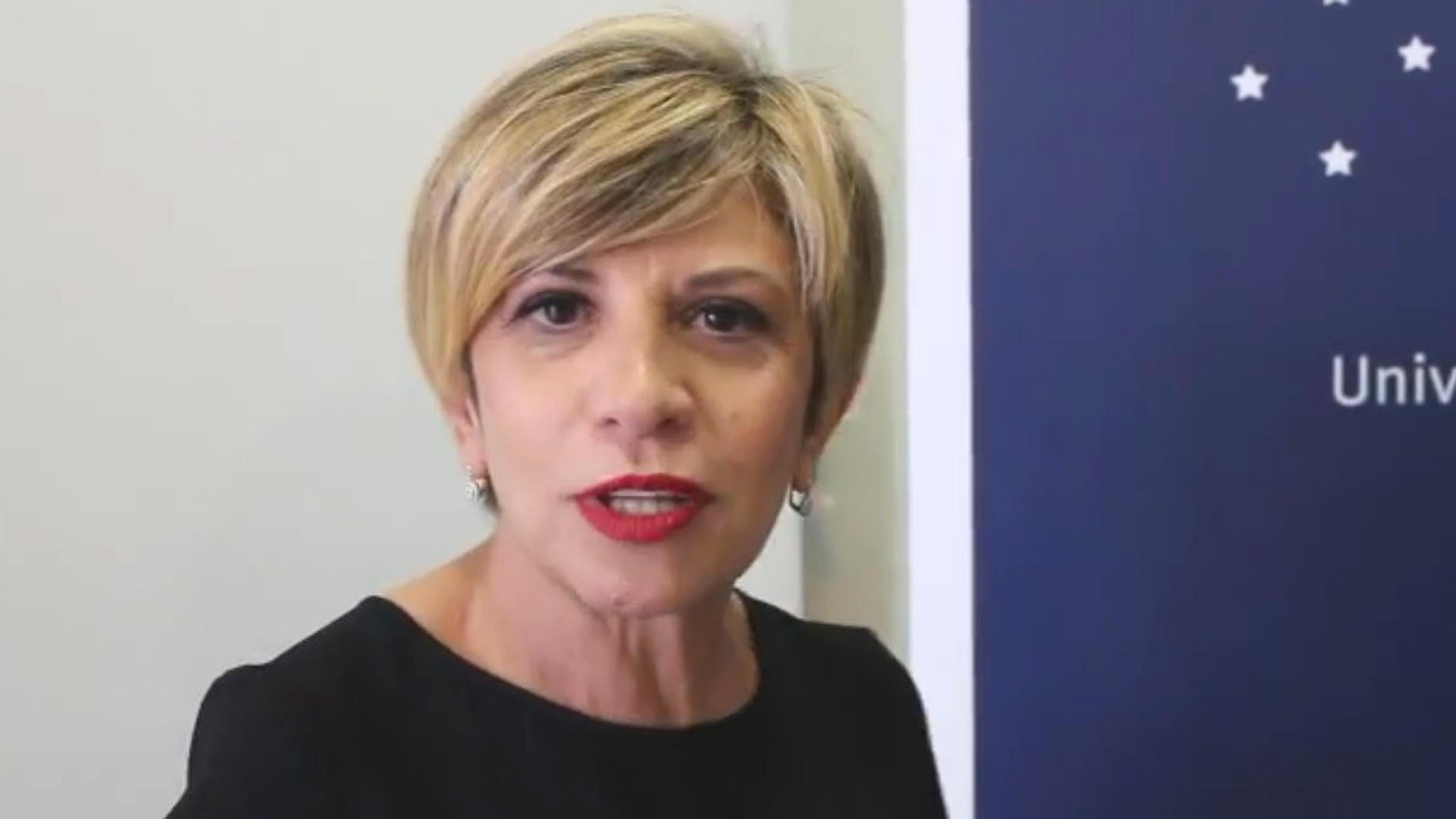 "Lady dentiera" Cavaliere della Repubblica per "meriti imprenditoriali"